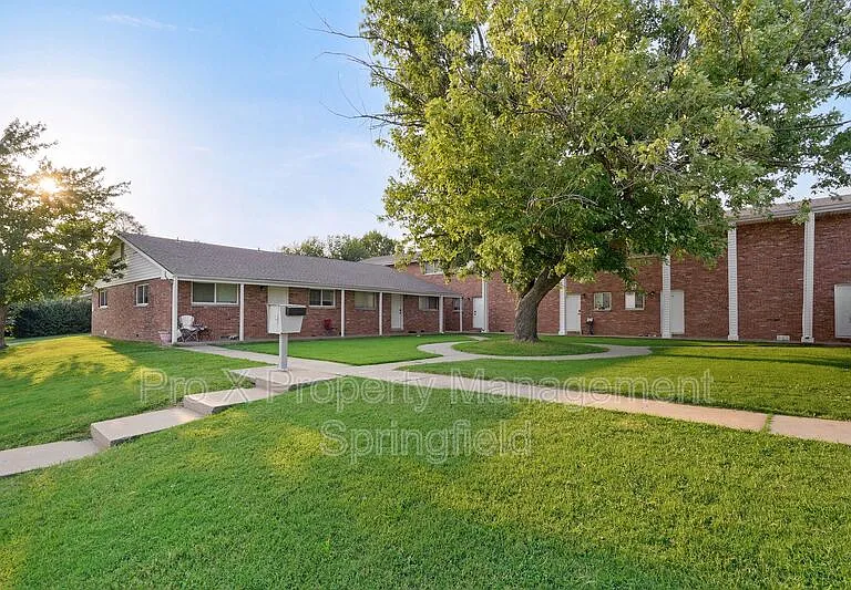 2929 E University St #5 — Photo 1