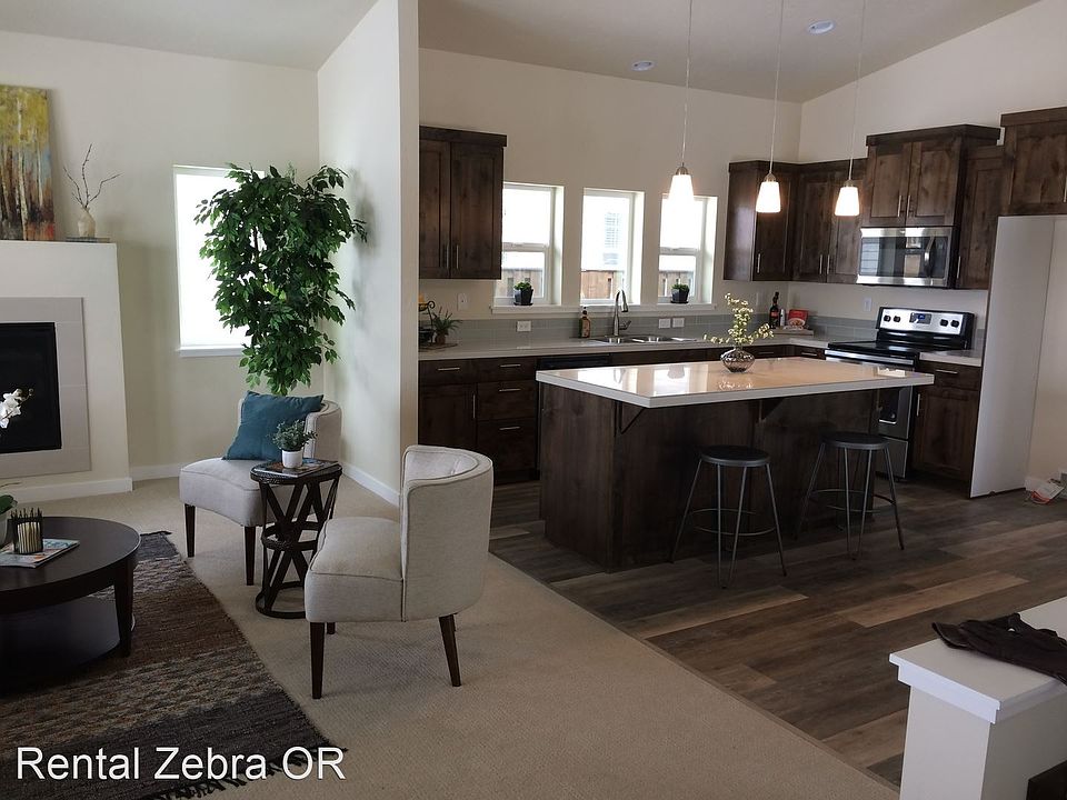 1st image of 700 NE Piston Way