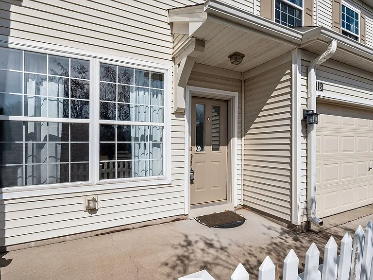 12210 Urbank St NE #B — Photo 28