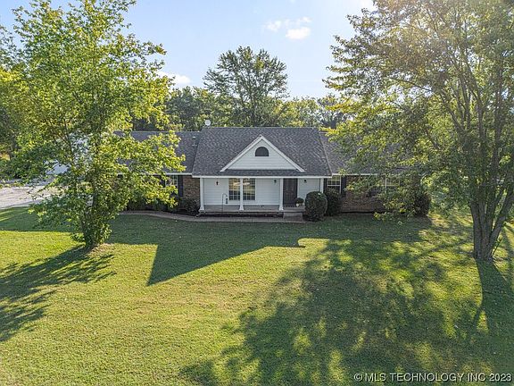 2nd image of 19837 Mountain Ln