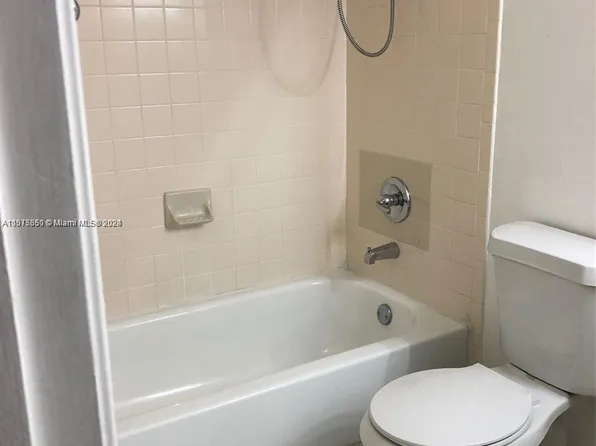 6203 SW 131st Ct APT 203, Miami, FL 33183