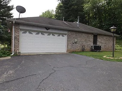 3 bed, 1.5 bath, 1306 sqft, $1,800 — Photo 4