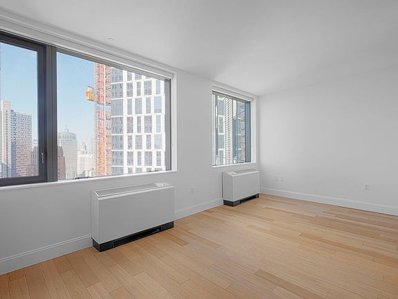 3rd image of 10 City Pt APT 40A