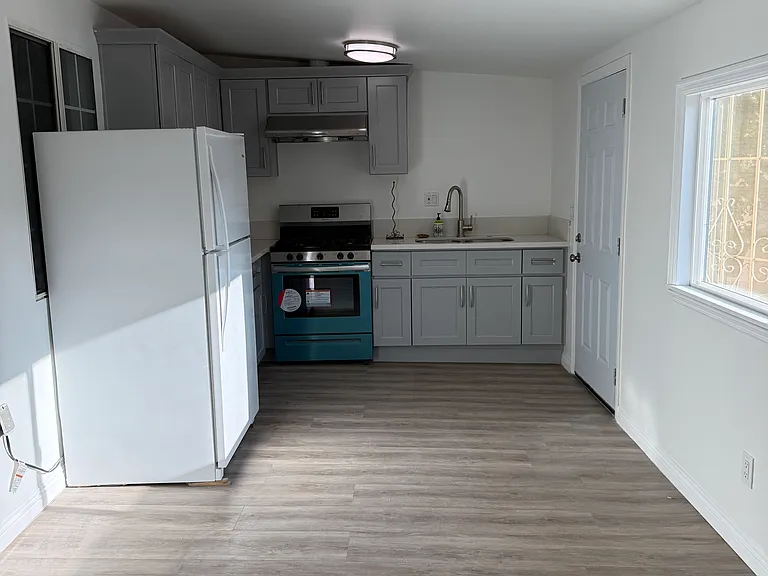 218 N Walnuthaven Dr — Photo 3