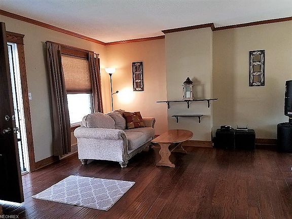4th image of 17427 Shaw Ave