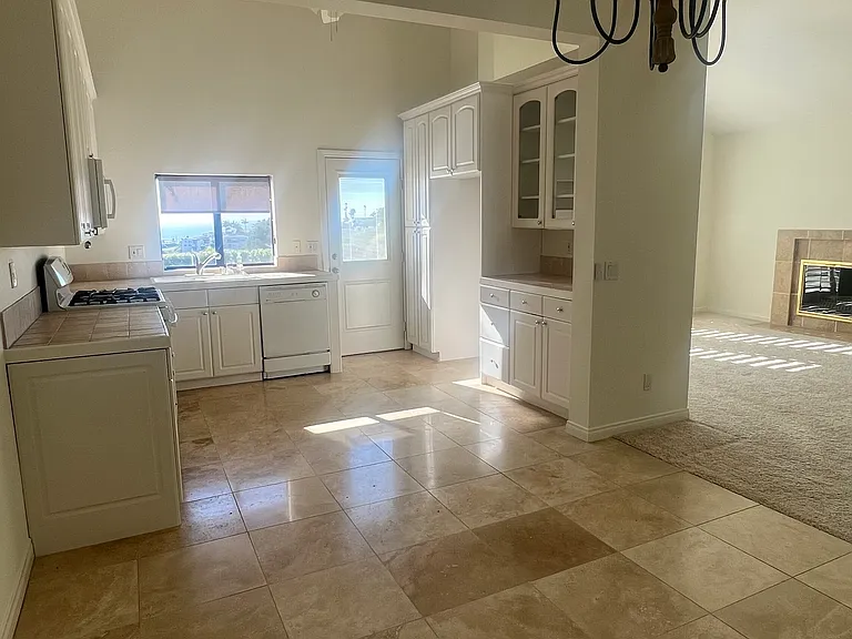 258 Calle Cuervo — Photo 8