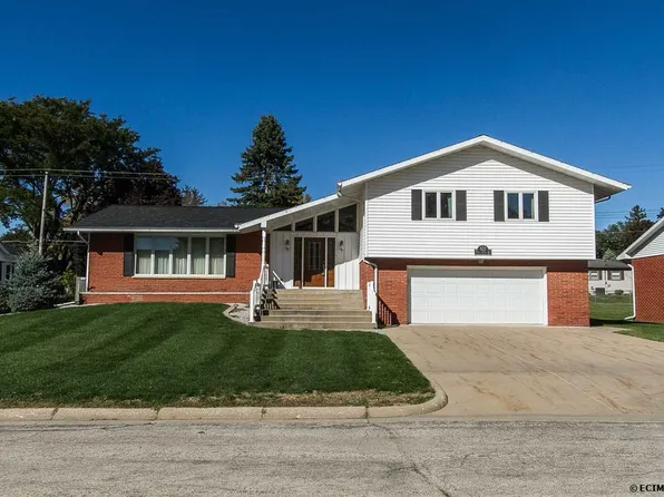 522 9th Ave SE, Dyersville, IA 52040