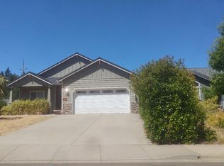 322 Burgundy Ln, Cave Junction, OR 97523