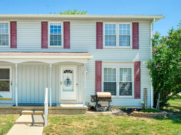 28306 Coventry Ct, Brownstown, MI 48183