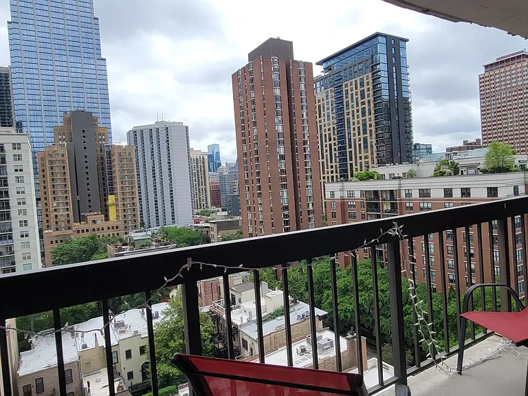 33 W Delaware Pl #13C — Photo 17