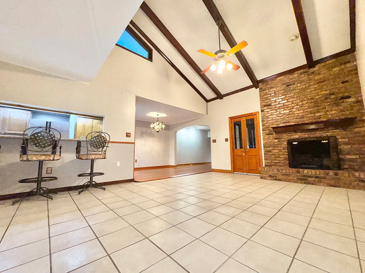 Building Photo - 1200 Lafitte Dr #7