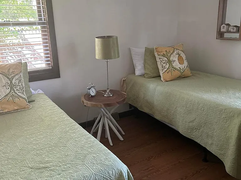 220 Shorewood Dr — Photo 5