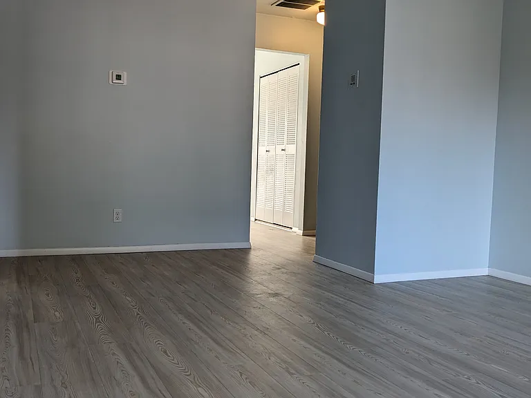 213 Logan St — Photo 4
