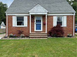 229 E 327th St, Eastlake, OH 44095