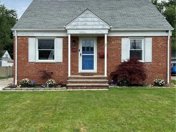 229 E 327th St, Eastlake, OH 44095