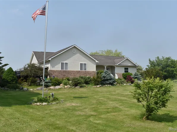 2875 Oakwood Rd, Ortonville, MI 48462