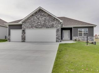 4404 Valley Ridge Dr, Saint Joseph, MO 64505