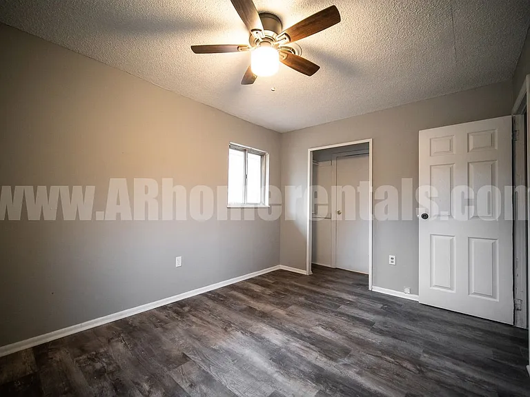 916 Desoto Pl — Photo 9
