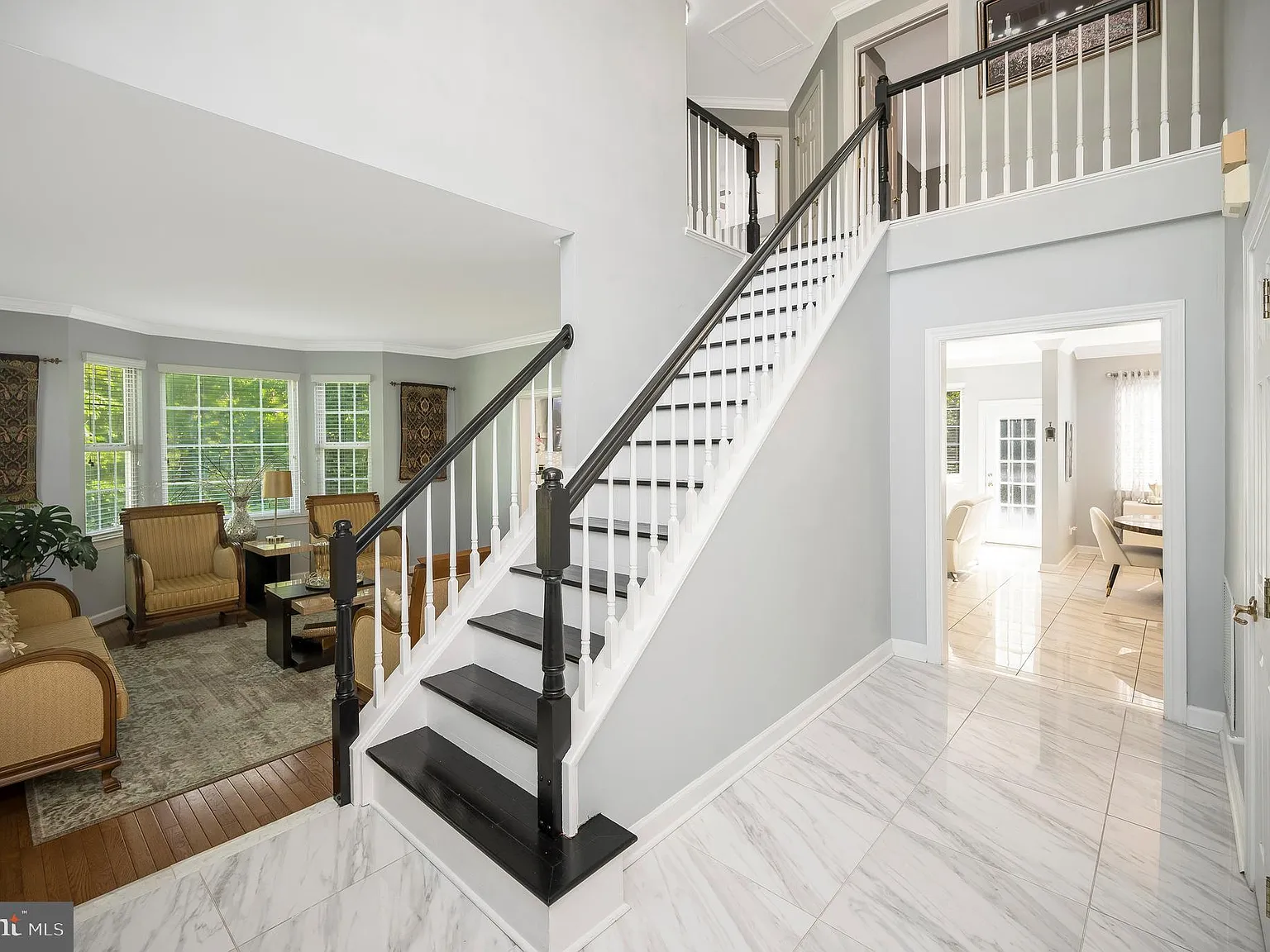 6 bed, 3.5 bath, 4064 sqft, $3,900 — Photo 2
