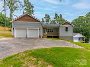 62 Smokey Quartz Ln, Flat Rock, NC 28731