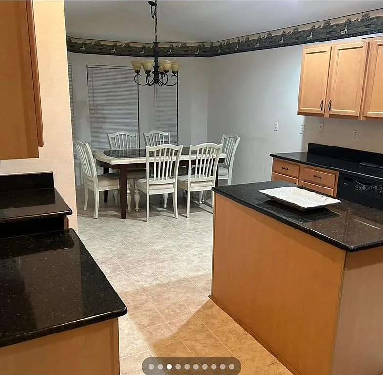 3 bed, 2.0 bath, 1636 sqft, $2,100 — Photo 4