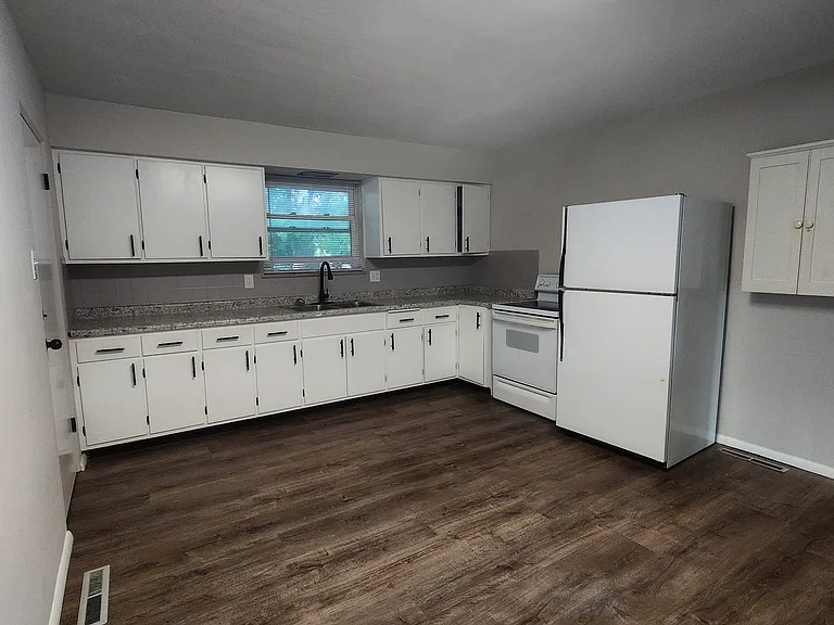 Eat-In kitchen