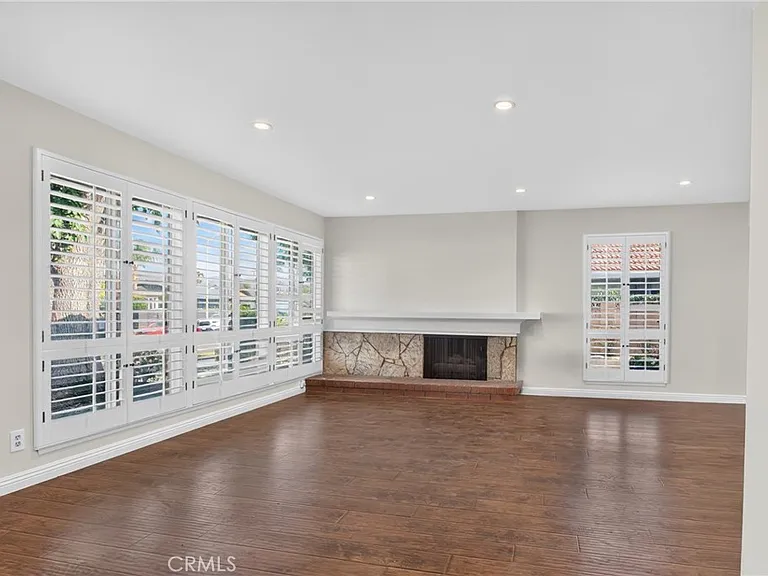 9624 Swinton Ave — Photo 6
