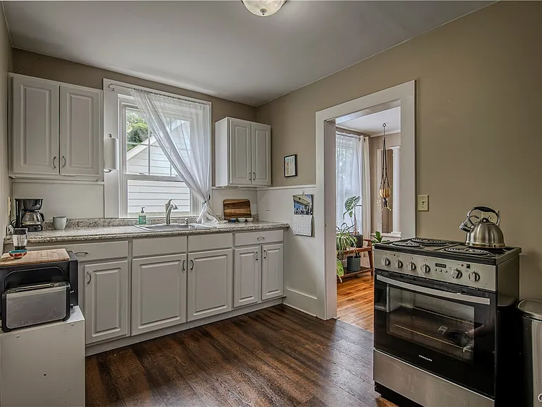 22 Kellogg St — Photo 18
