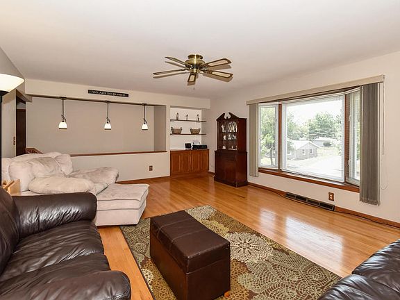 3rd image of 1215 Cornell Dr