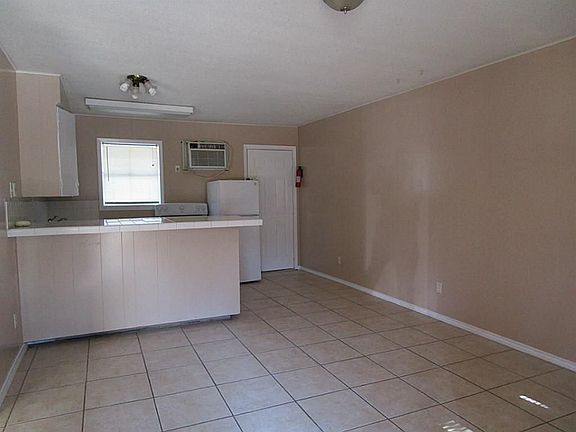 3rd image of 208 University Ave APT 8