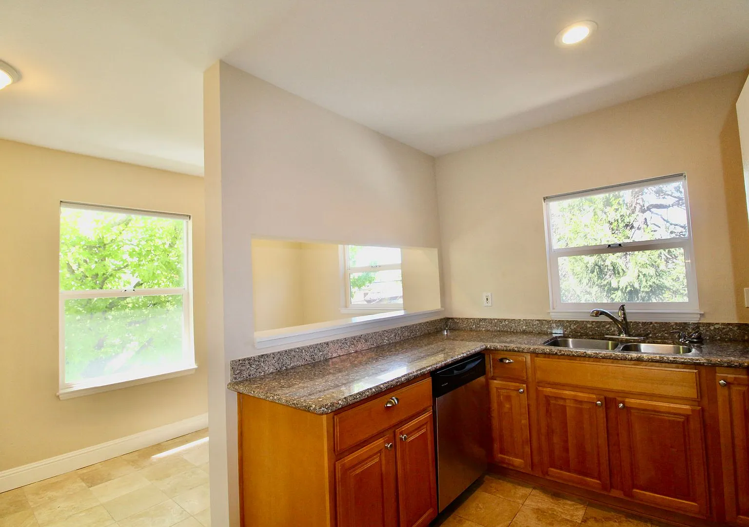 Two story unit w/ spiral staircase blocks from downtown Berkeley! In unit washer dryer! — Photo 3