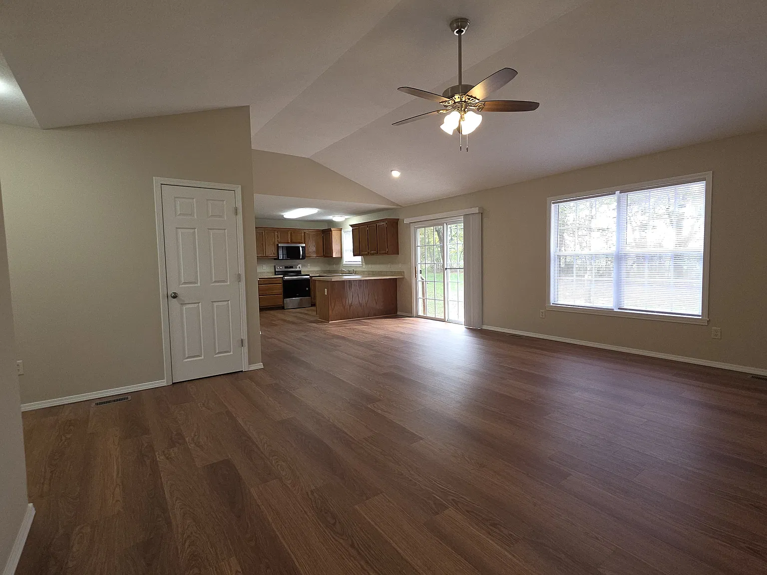 3 bed, 1479 sqft, $1,575 — Photo 2