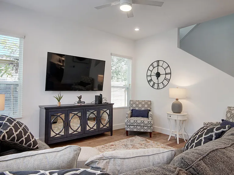 413 W Odell St #1 — Photo 4