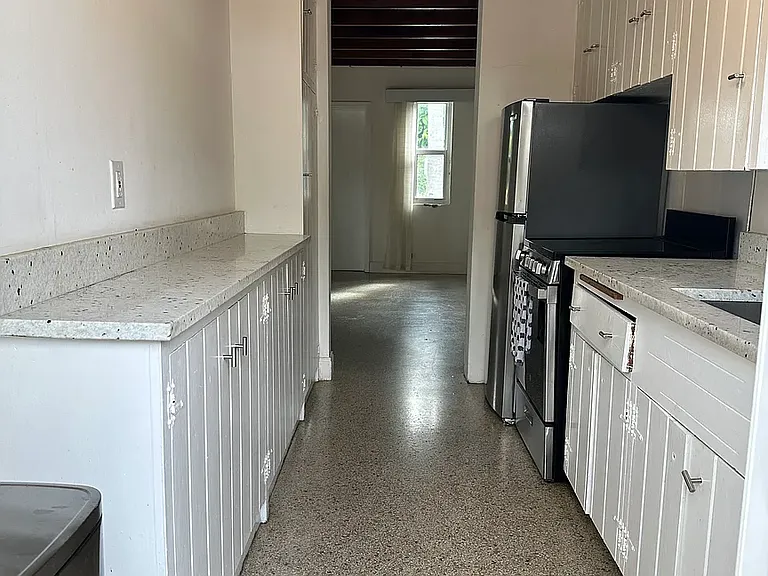 234 NE 5th Ter — Photo 18