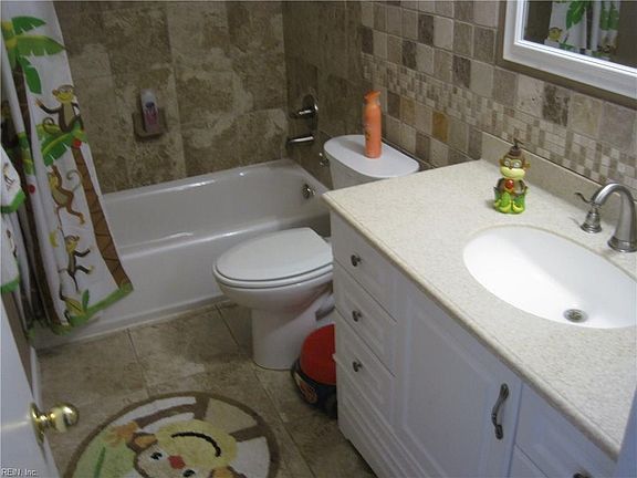 5th image of 306 Holly Glen Dr