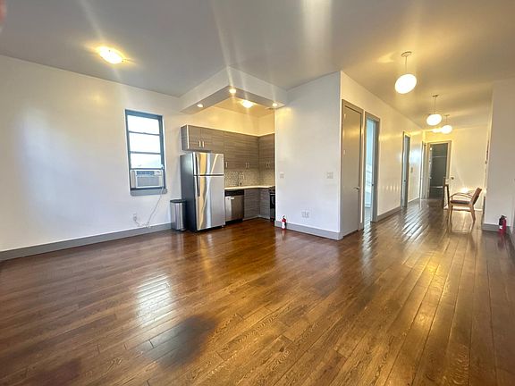 3rd image of 277 Clifton Pl #1R