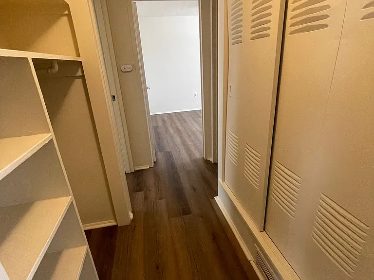 Royal Oaks Apartments — Photo 29