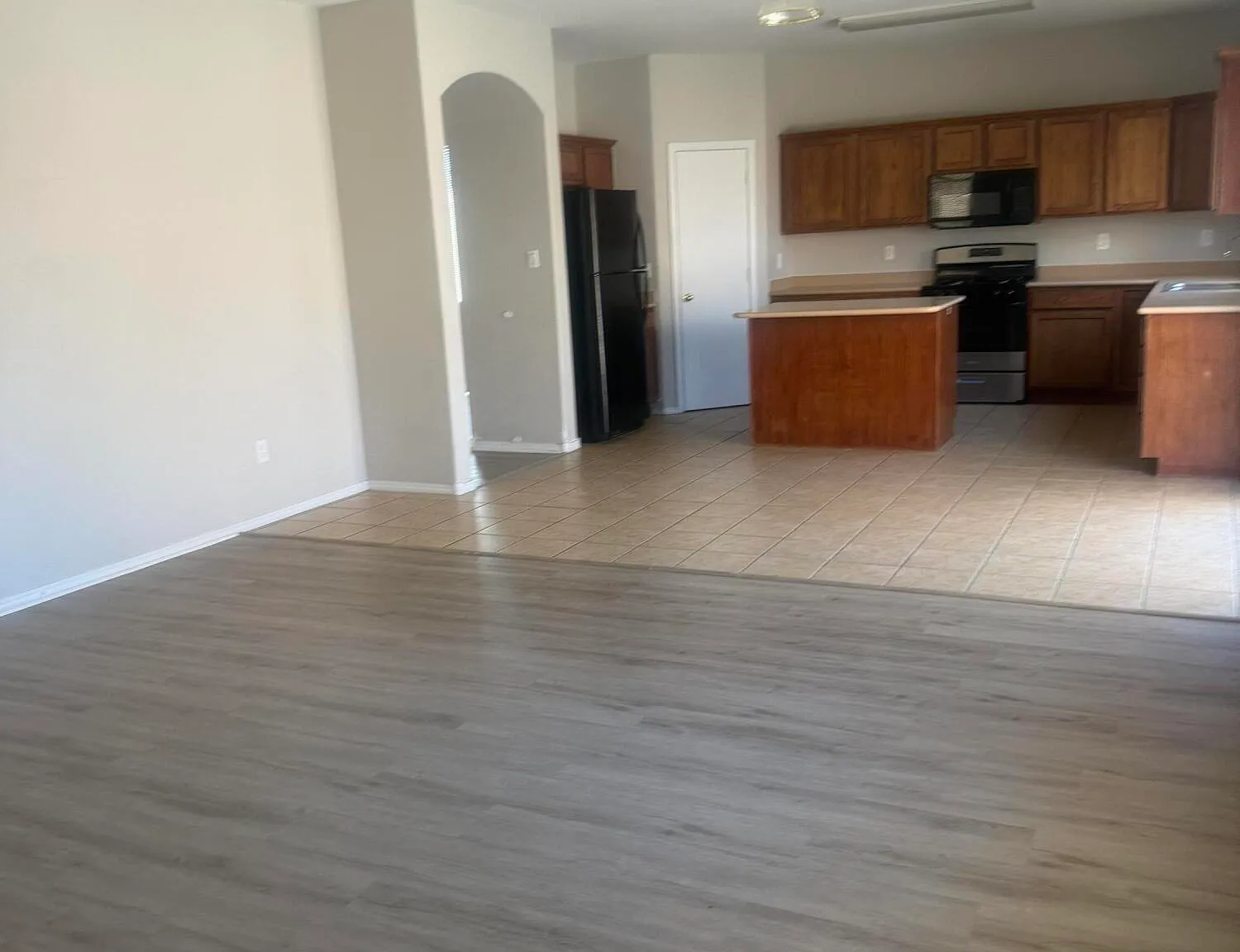 3 bed, 2.5 bath, 2720 sqft, $2,700 — Photo 2