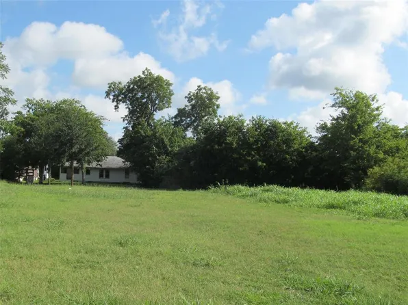 311 E Grange St, Weimar, TX 78962