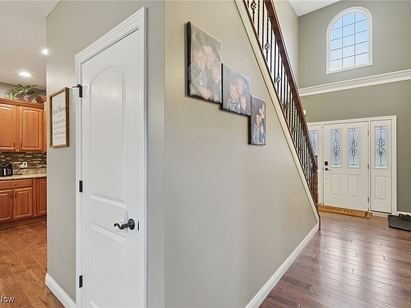 4th image of 8060 Rainbow Dr