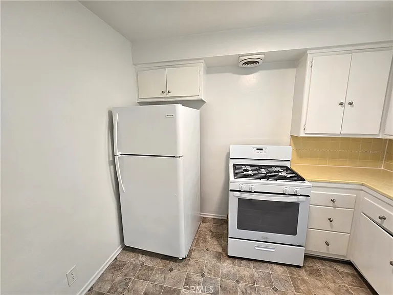 439 S Le Doux Rd #2 — Photo 6