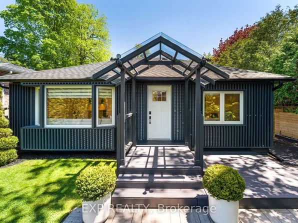 32 Farley Cir, Georgina, ON L0E 1S0