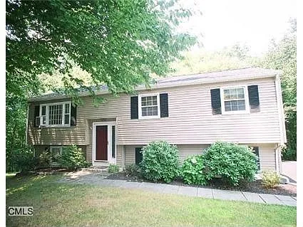 10 Crestview Rd photo 1