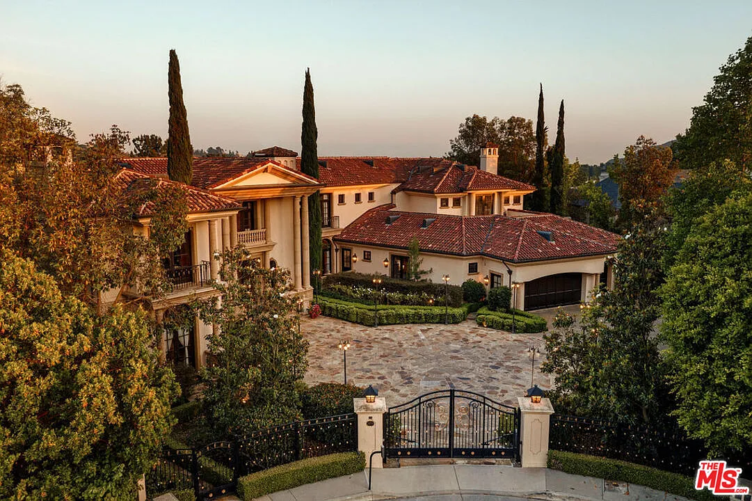 6 bed, 7.5 bath, 15000 sqft, $100,000 — Photo 1