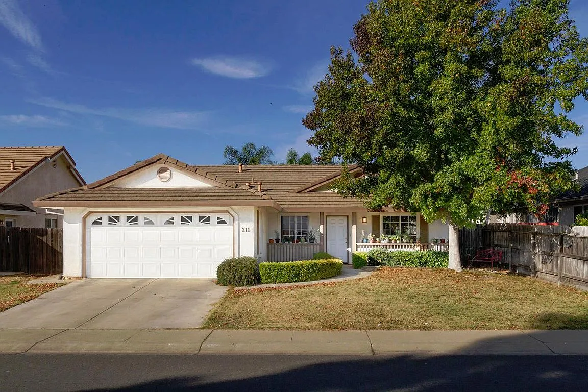 211 Pelican Pl photo 1