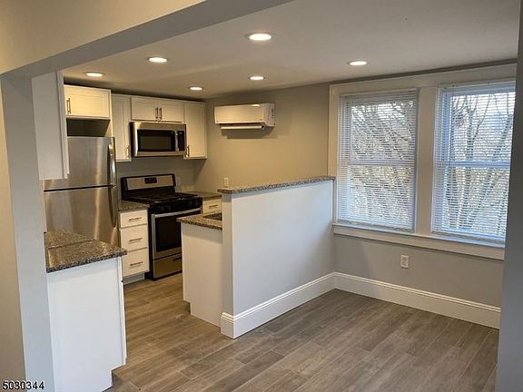 4th image of 203 Irvington Ave #3