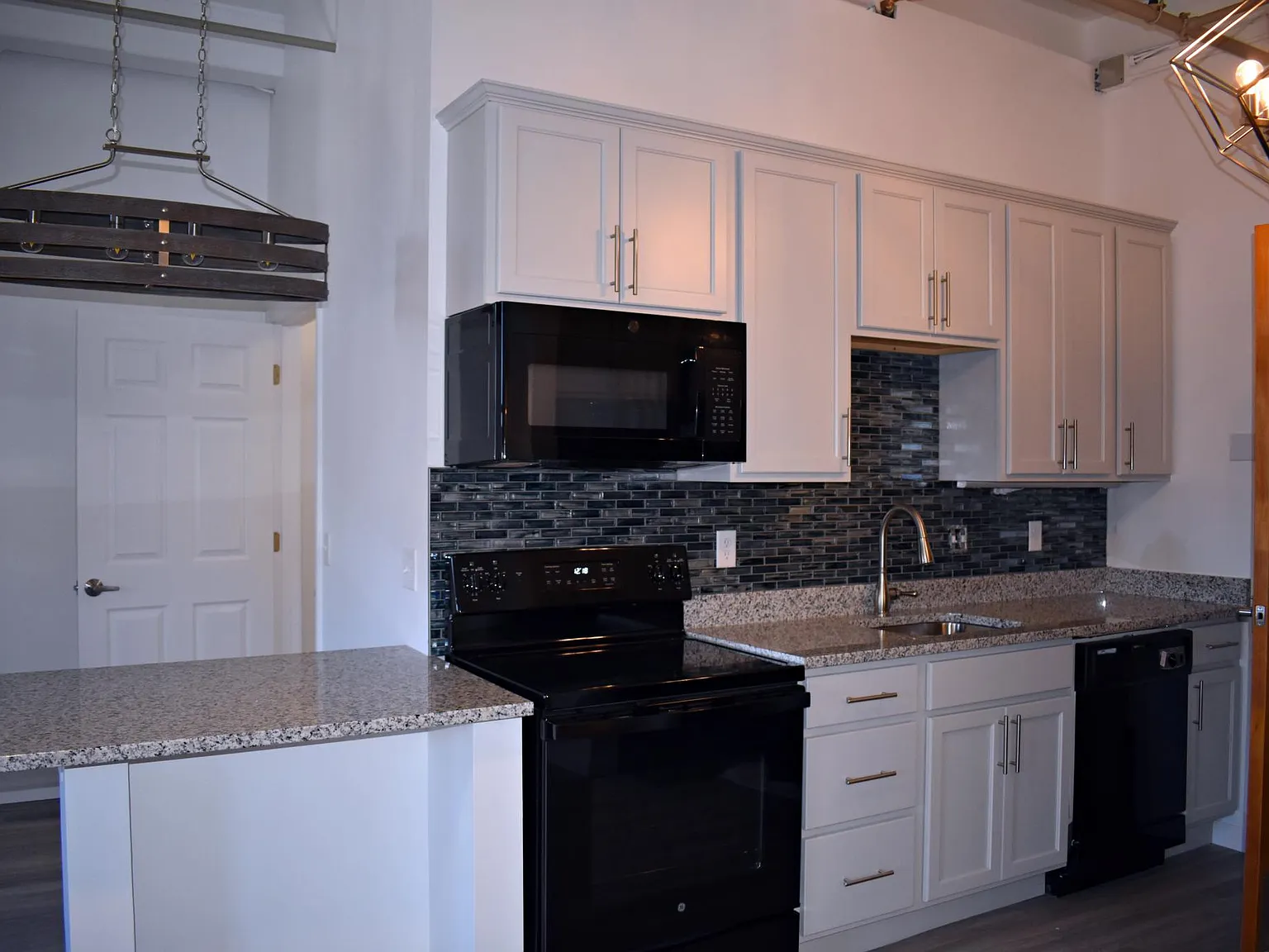 1 bed, $1,900 — Photo 1