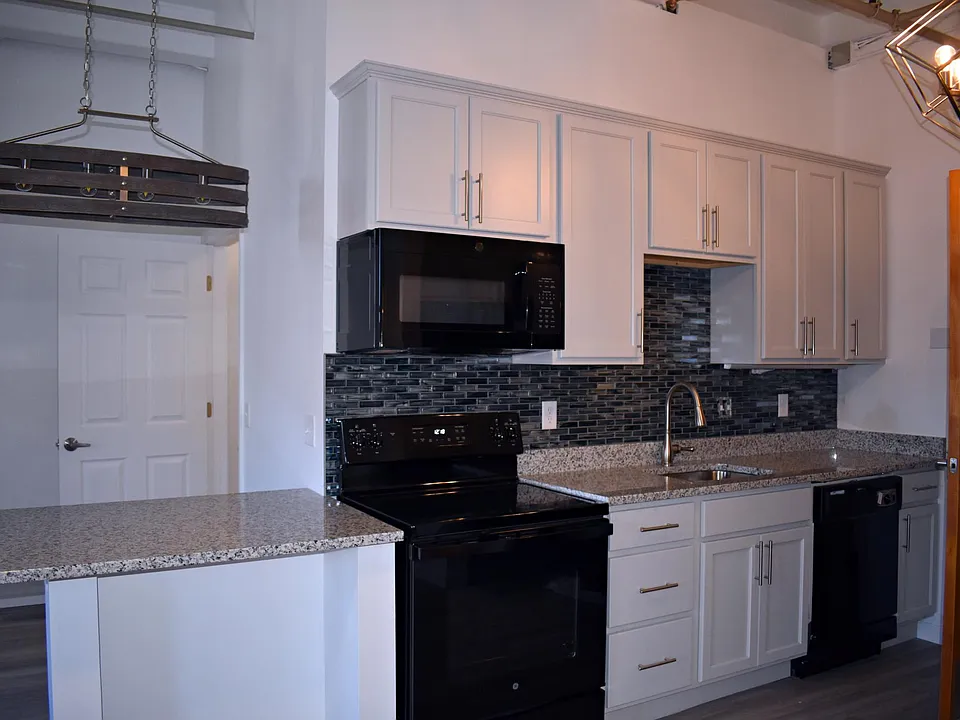 815 Elm St #3D