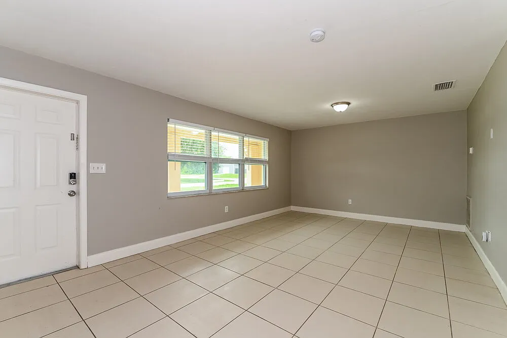 2 bed, 2.0 bath, 1393 sqft, $1,620 — Photo 3