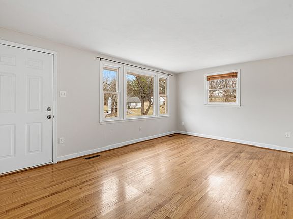 2nd image of 423 Camelia Dr